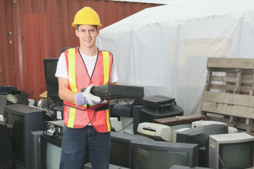 Choosing a waste removal provider in Lee